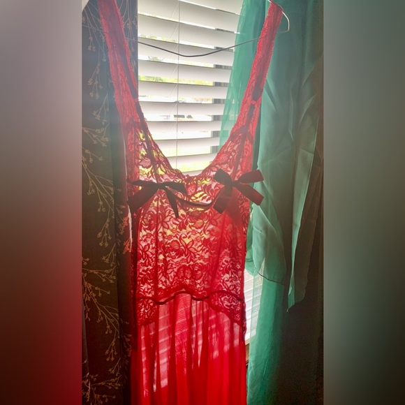 Victoria’s Secret Lace Negligée - Picture 3 of 4